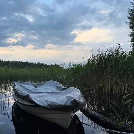 Blekit Jeziora Сasa de vacaciones Przystajne