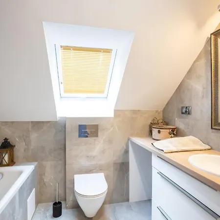 Blekit Jeziora Сasa de vacaciones